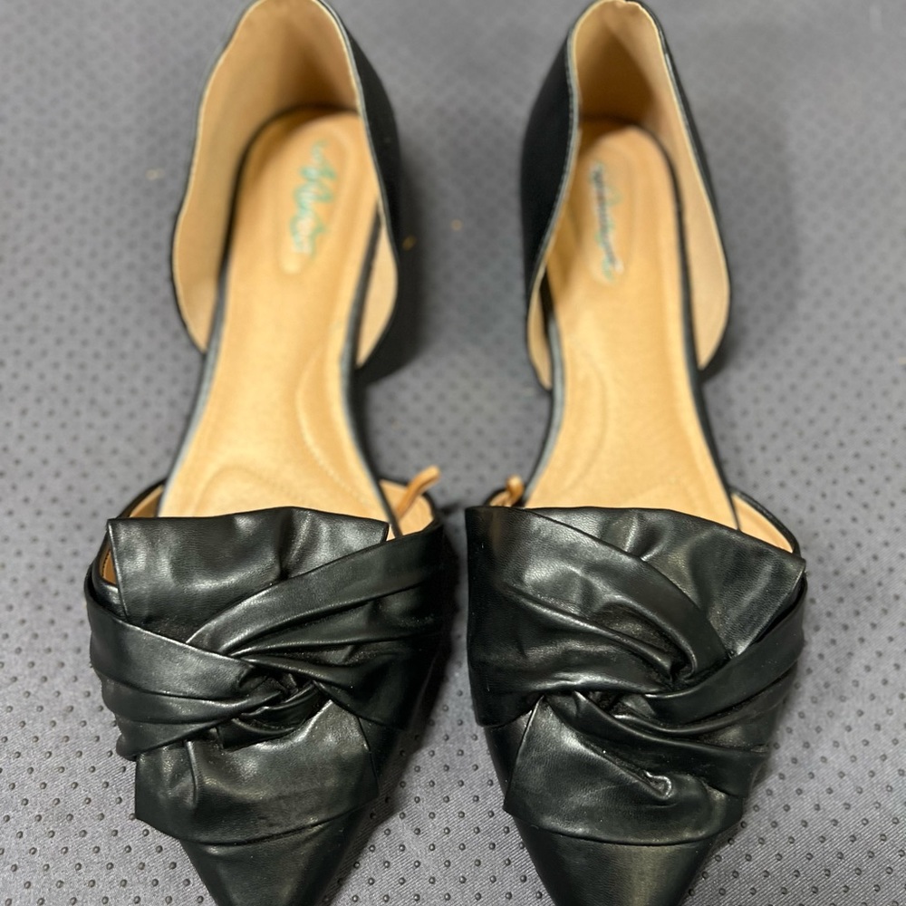 Soft wide width d’orsay flats.